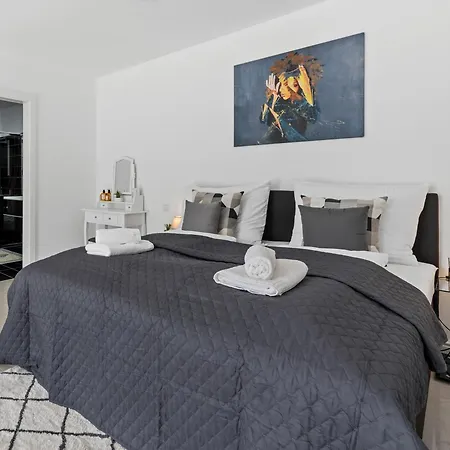 Sky9 Luxury Four-bedroom With Private Whirlpool * Voesendorf