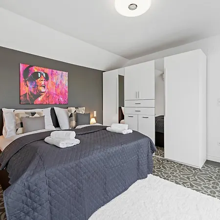 Sky9 Luxury Four-bedroom With Private Whirlpool Villa Voesendorf