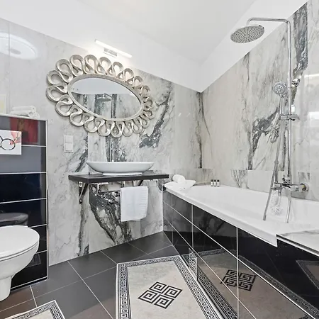 Sky9 Luxury Four-bedroom With Private Whirlpool Villa *