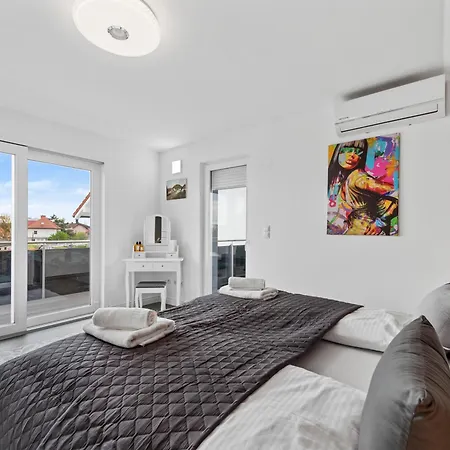 Sky9 Luxury Four-bedroom With Private Whirlpool *