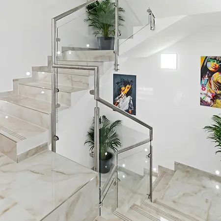 Villa Sky9 Luxury Four-bedroom With Private Whirlpool