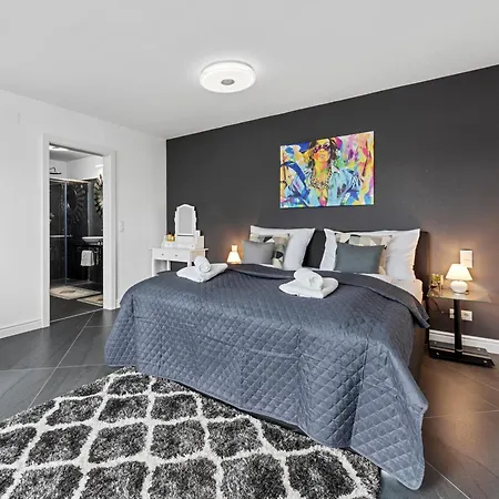 Sky9 Luxury Four-bedroom With Private Whirlpool *