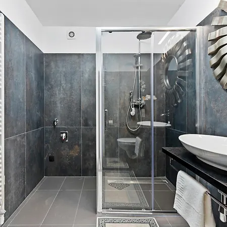 Sky9 Luxury Four-bedroom With Private Whirlpool *