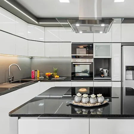 Sky9 Luxury Four-bedroom With Private Whirlpool Villa *