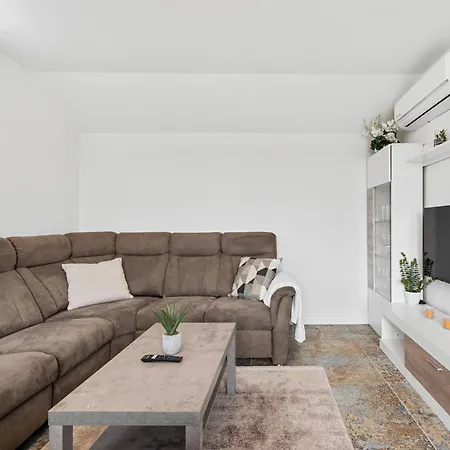 Sky9 Luxury Four-bedroom With Private Whirlpool Villa *